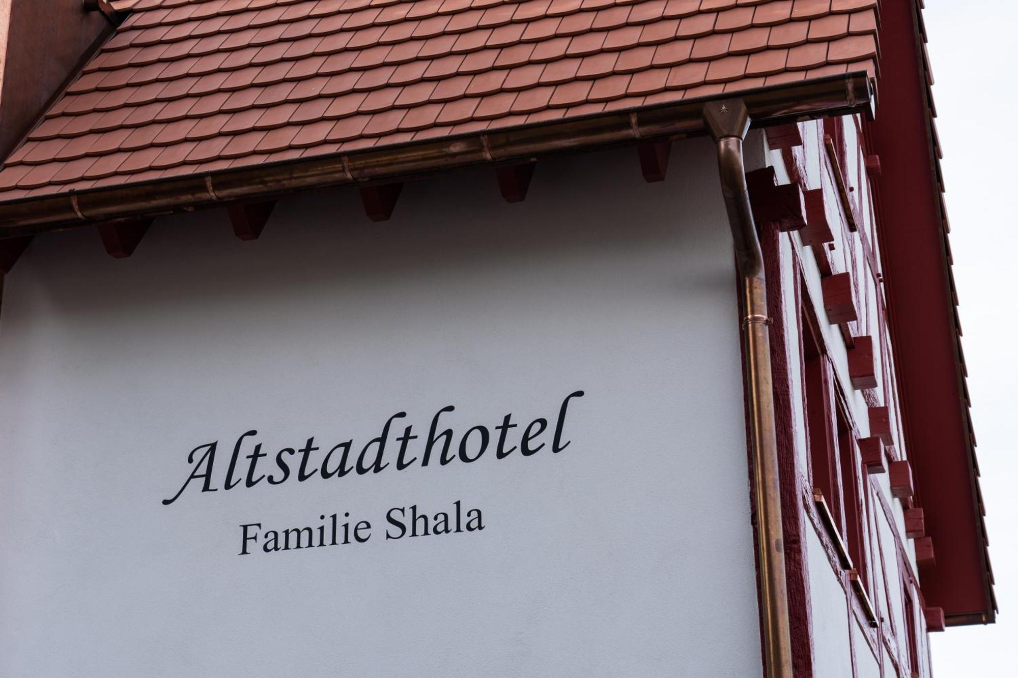 Altstadthotel Wilde Rose Eppingen Bagian luar foto
